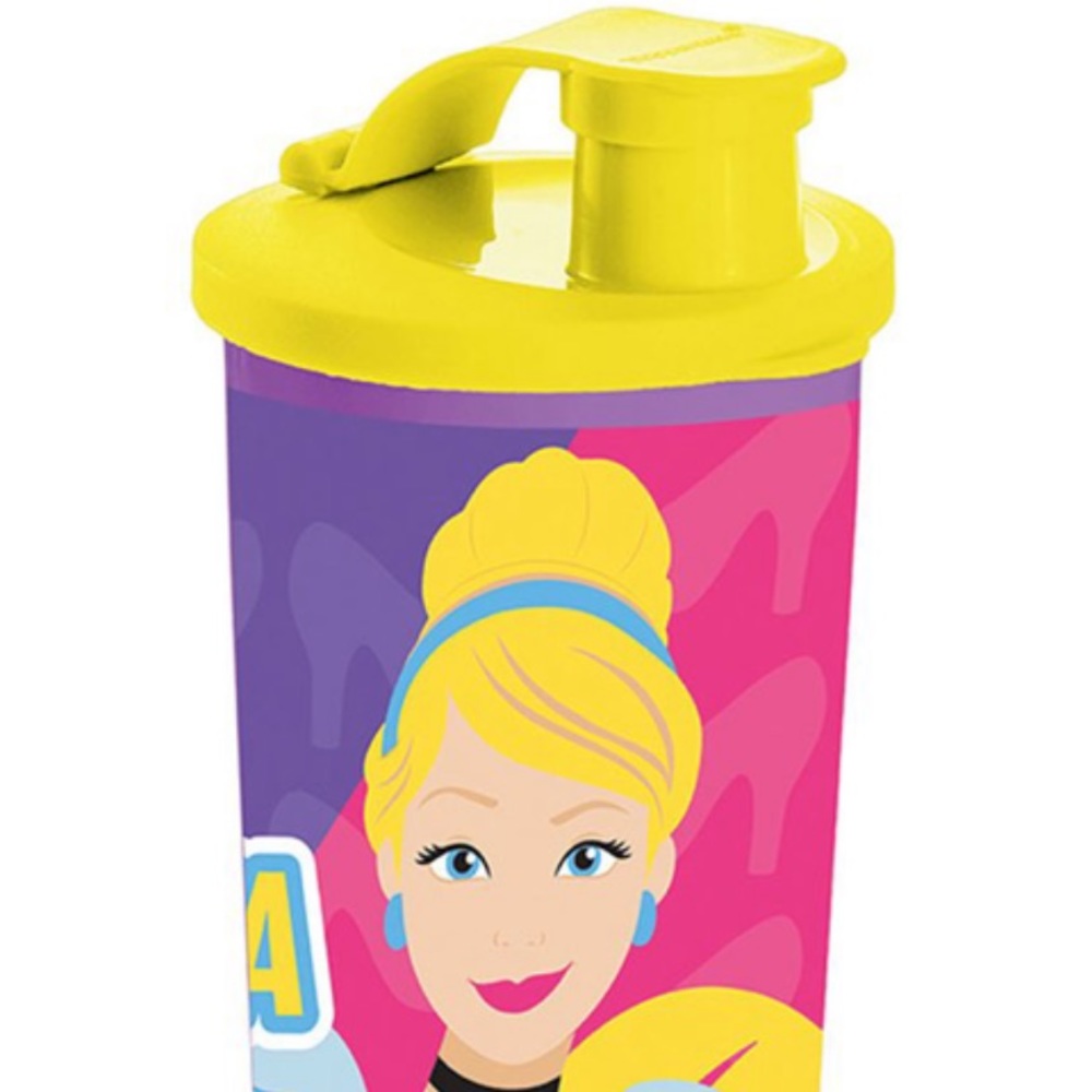 Tupperware cup